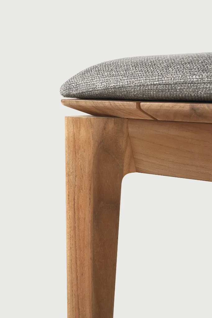 10387_Bok outdoor bench 137 - teak - Mocha fabric - det2-1_WEB.webp