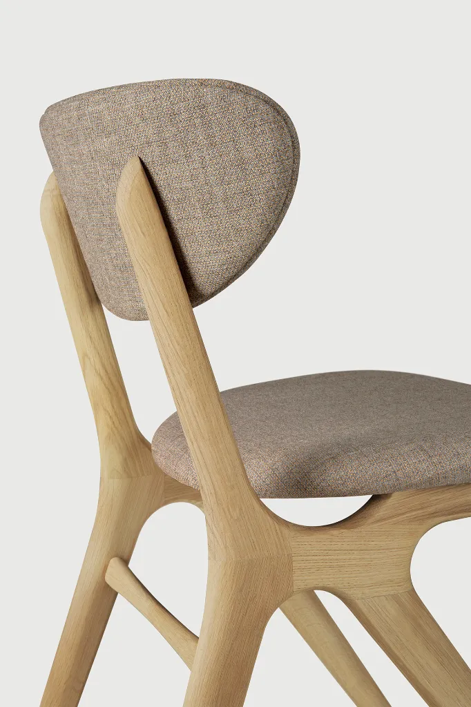 50669_Eye_dining_chair_varnished_oak_Warm_Grey_fabric_upholstered_backrest+seat_det01_web.webp