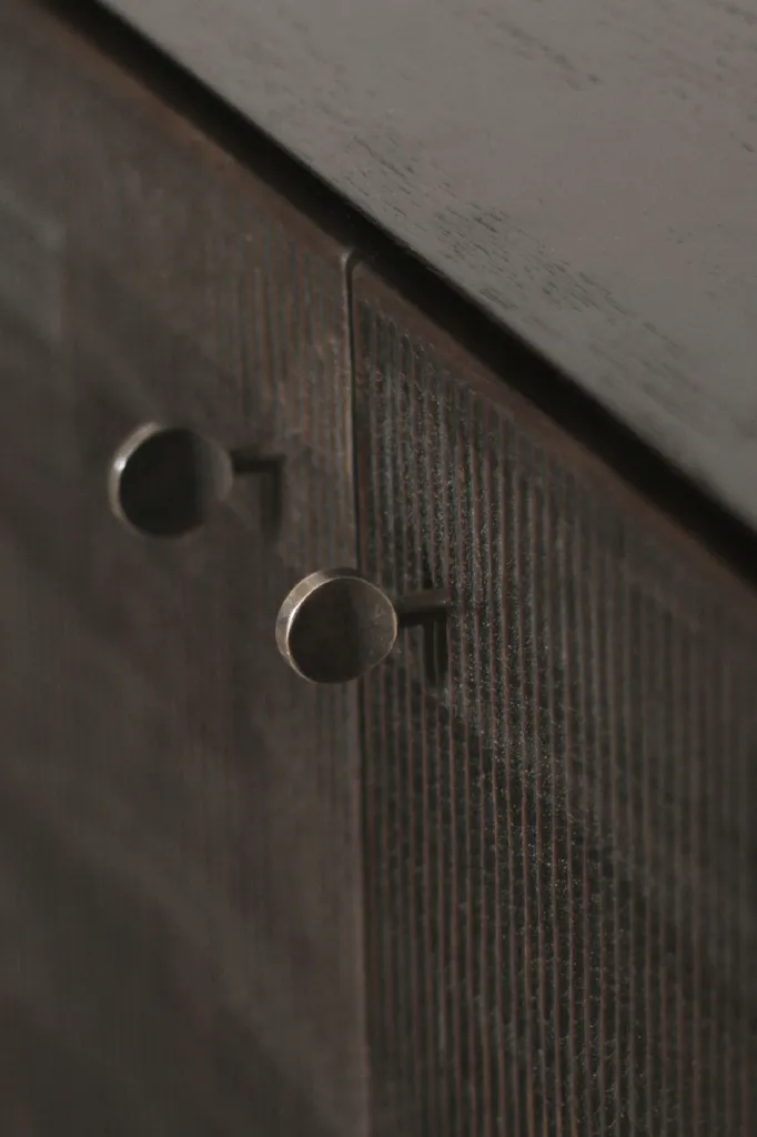 12252_12253_Teak_Grooves_sideboard_det_HQ.webp