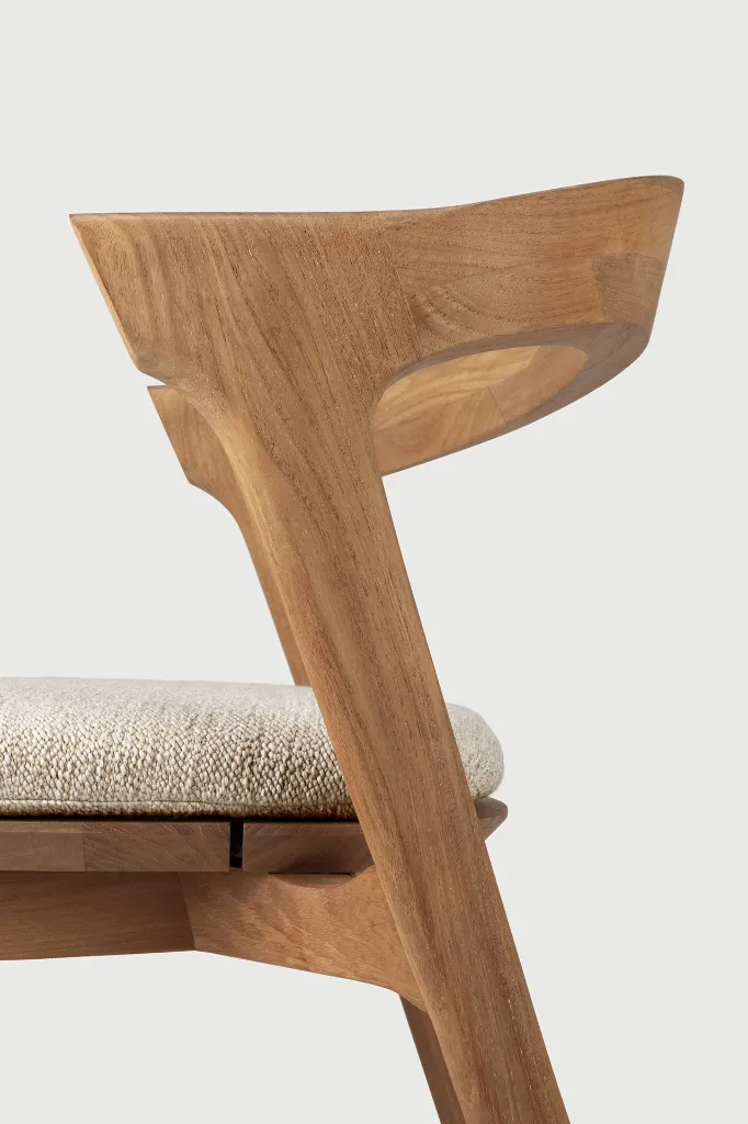 10353_Bok_outdoor_dining_chair_with_cushion_Teak_Natural_fabric_det02_web.webp