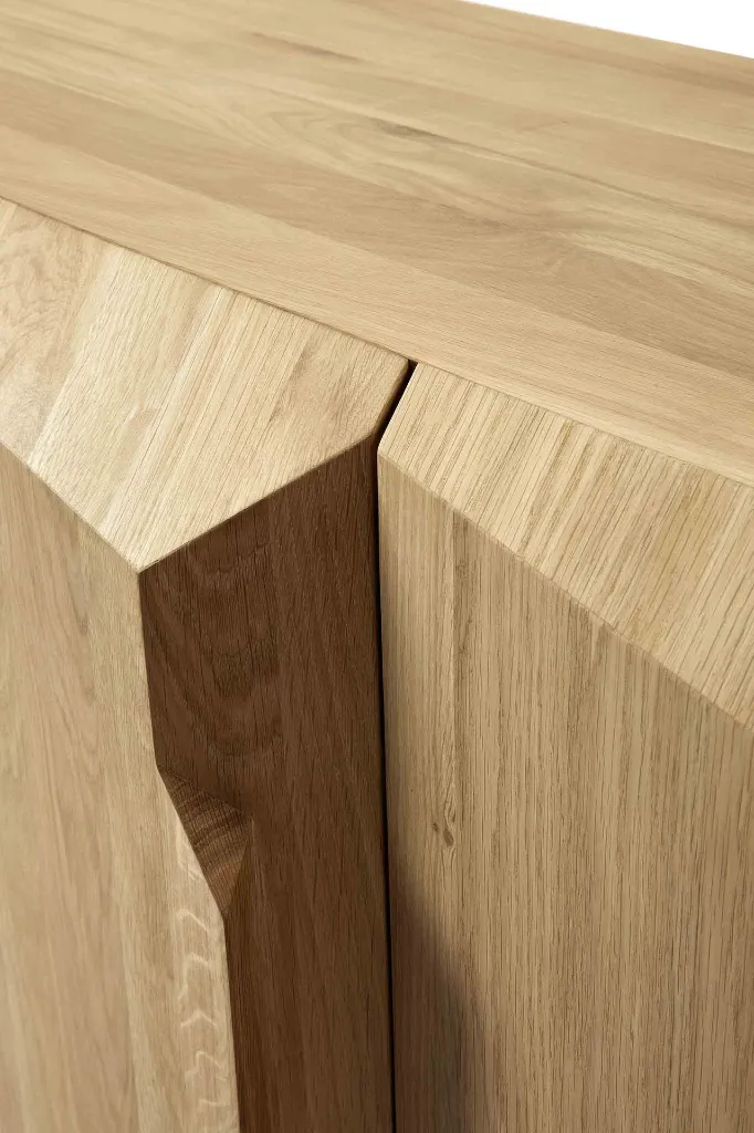 50764_Oak_Stairs_sideboard_det_cut_WEB.webp