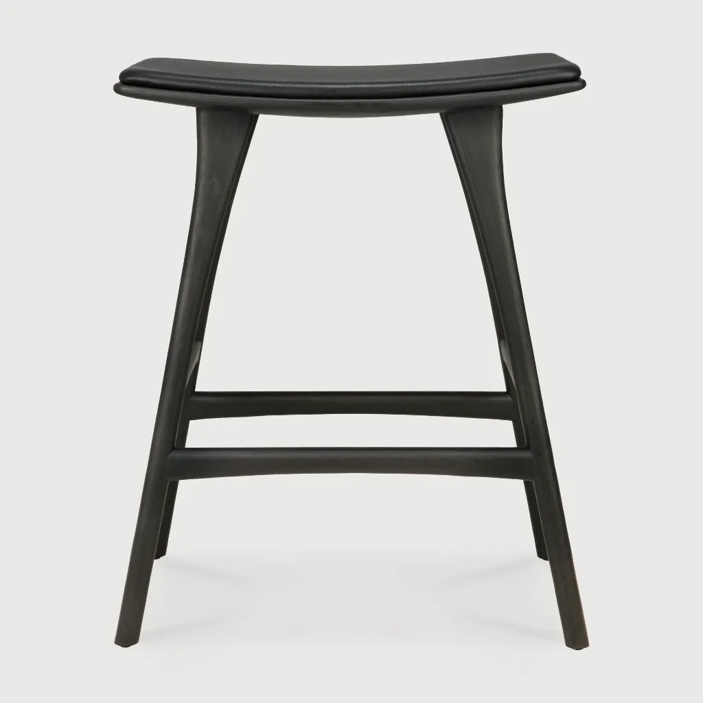 53051_Osso_counter_stool_varnished_oak_black_black_leather_side02_HQ.webp