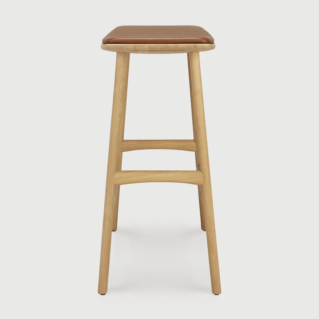 53050_Osso_counter_stool_varnished oak_cognac_leather_side02_HQ.webp