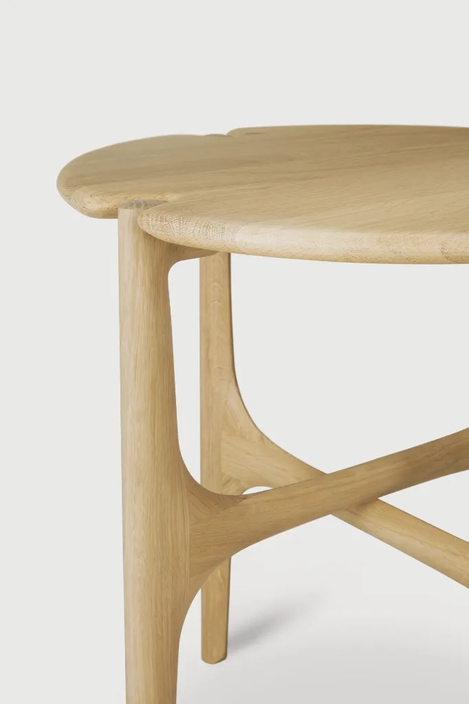 51331_PI_side_table_varnished_oak_det01_HQ.webp