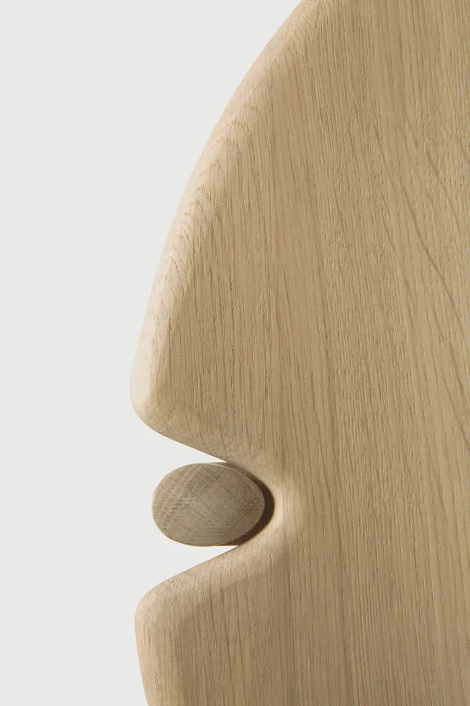 51331_PI_side_table_varnished_oak_det04_WEB.webp