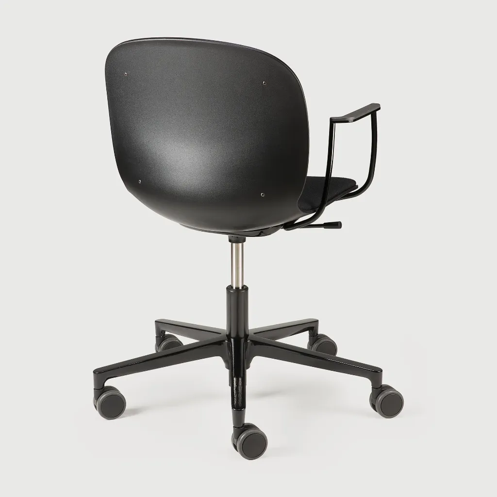 26015_RBM_Noor_office_chair_armrest_black_side2_web.webp