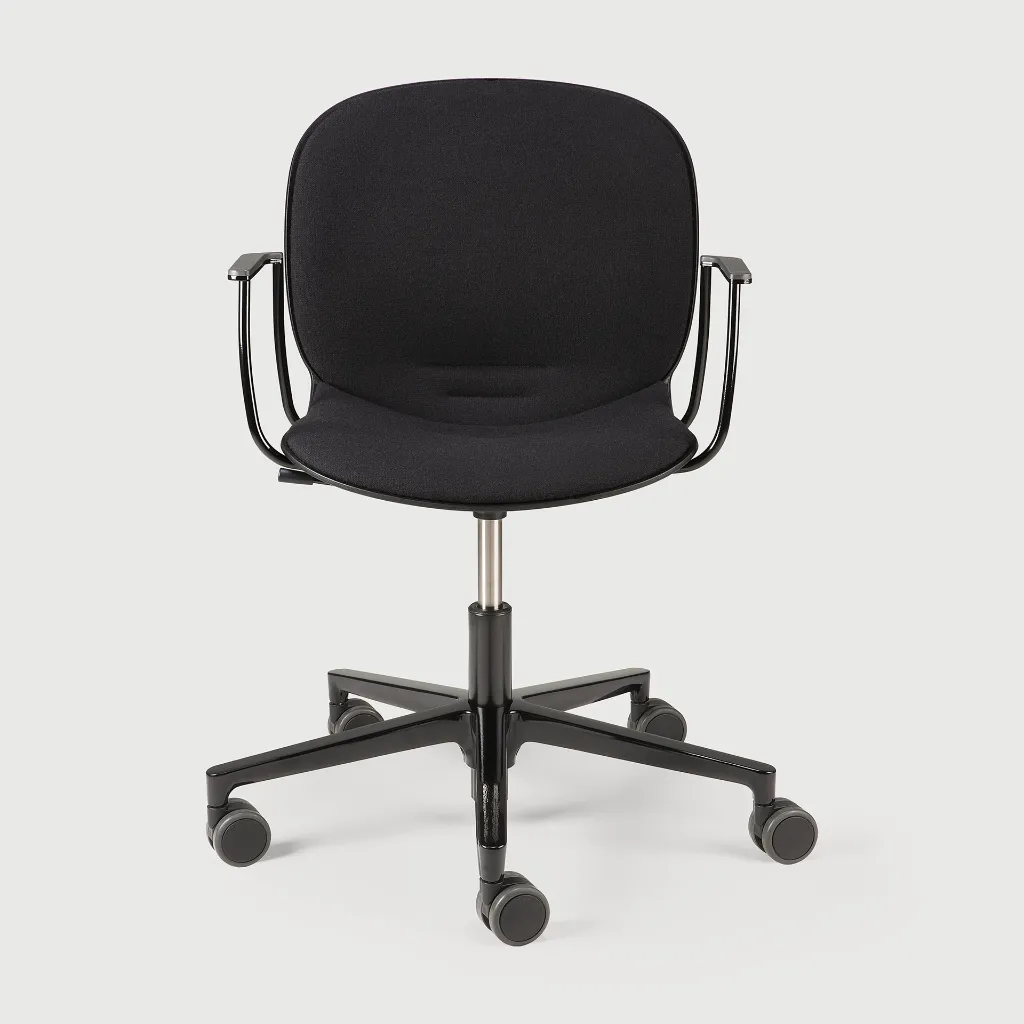 26015_RBM_Noor_office_chair_armrest_black_front_web.webp