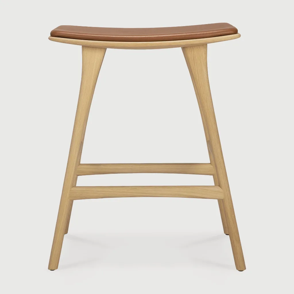 53050_Osso_counter_stool_varnished oak_cognac_leather_side01_HQ.webp