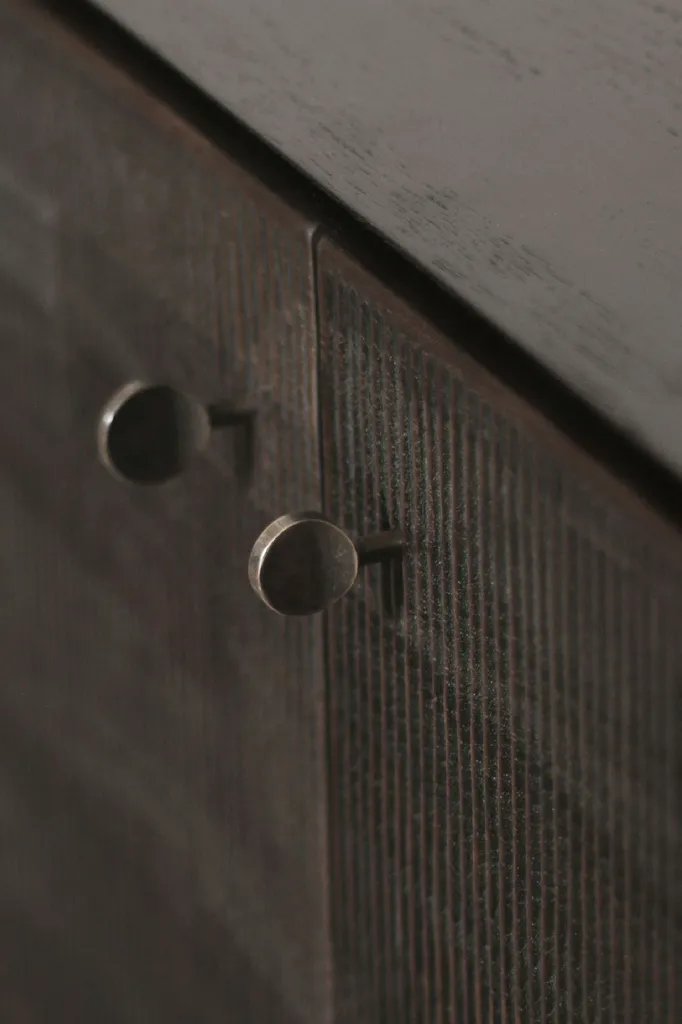 12252_12253_Teak_Grooves_sideboard_det_web.webp