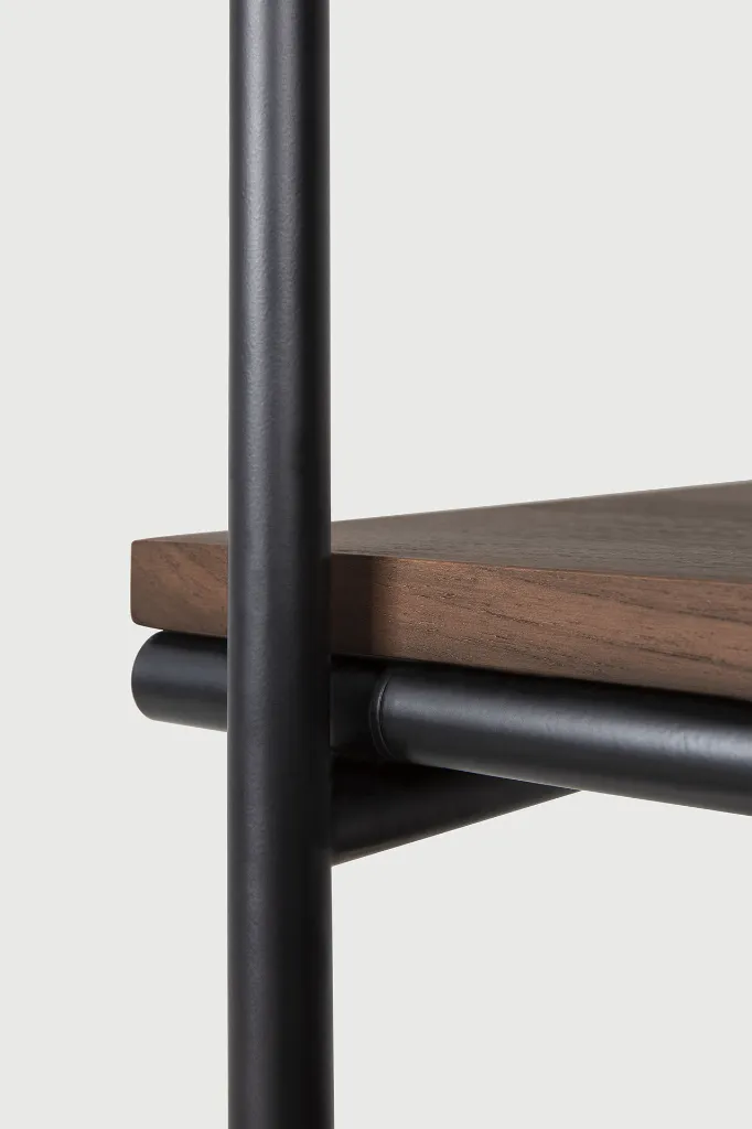 10101_Oscar_hanging_rack_varnished_teak_det03_WEB.webp