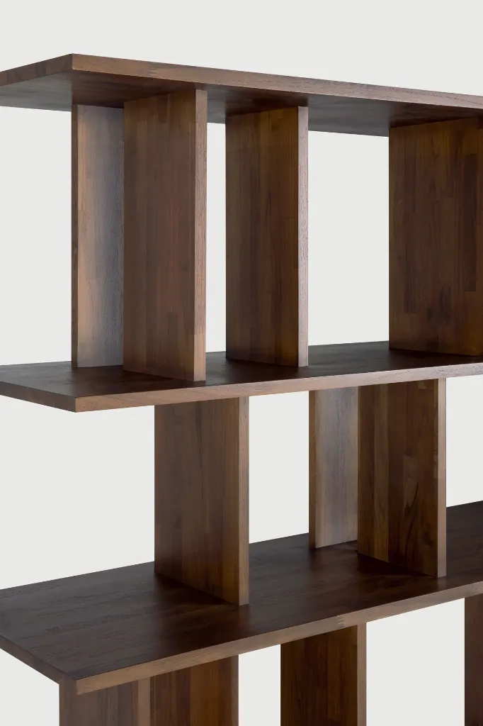 10632_Irregular_rack_varnished_teak_brown_det04_HQ.webp