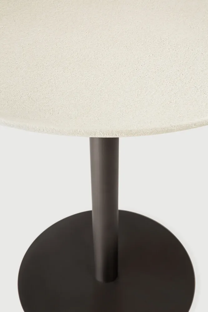 product_wf_26515_Blend_dining_table_top_varnished_microcement_Off-White_round_with_base_metal_Dark_Bronze_det01_WEB.webp