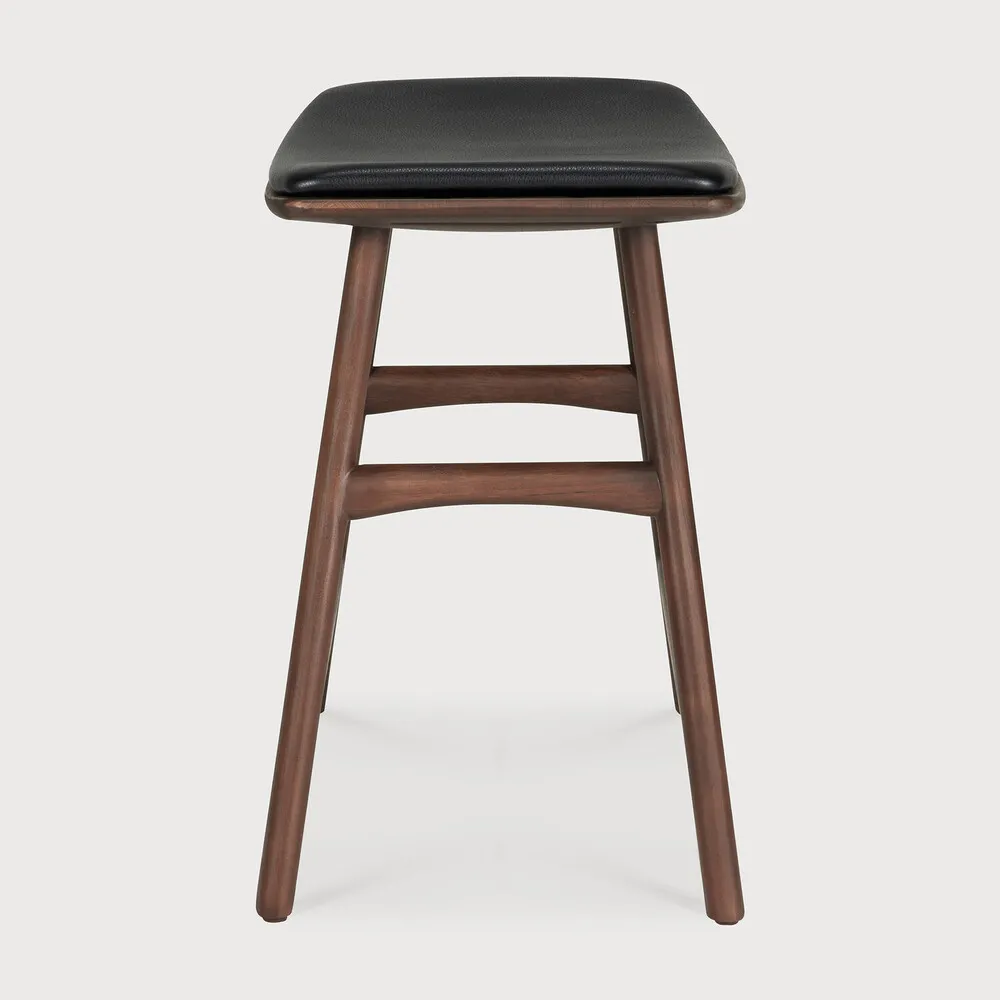 product_wf_10180_Osso_stool_varnished_teak_brown_black_leather_side02_web.webp