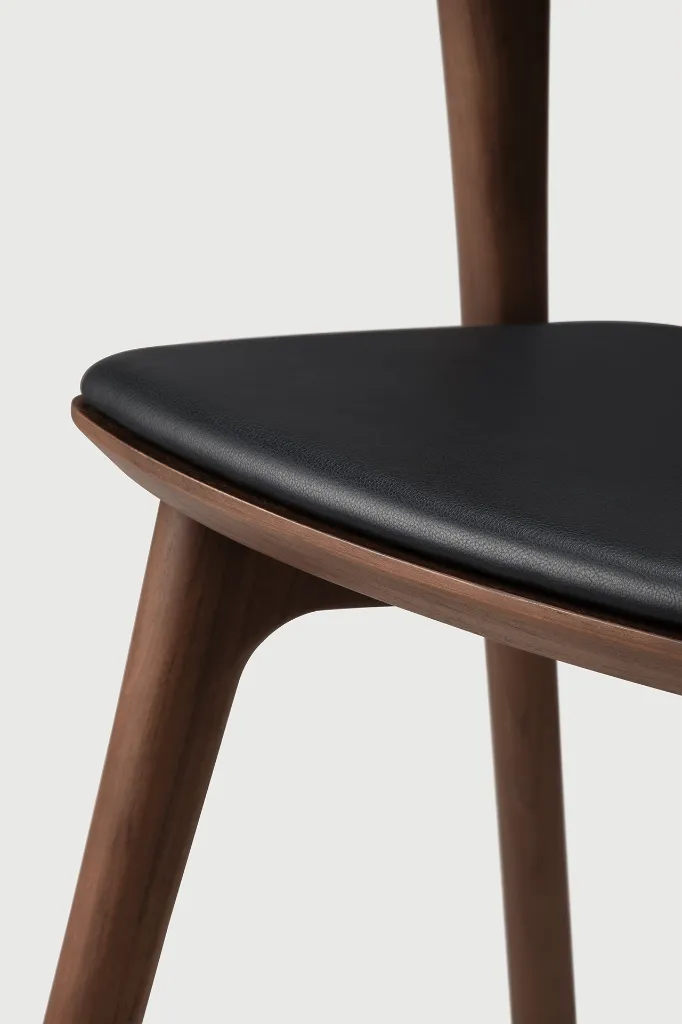 10685_Bok_dining_chair_varnished_teak_brown_with_Black_leather_det02_WEB.webp