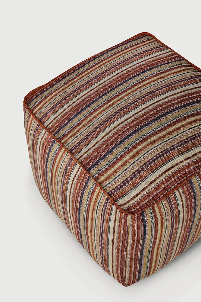 product_wf_20181_Zahara_outdoor_pouf_Terra_Stripe_fabric_det01_web.webp